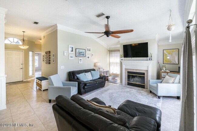 Building Photo - 114 Colombard Ct