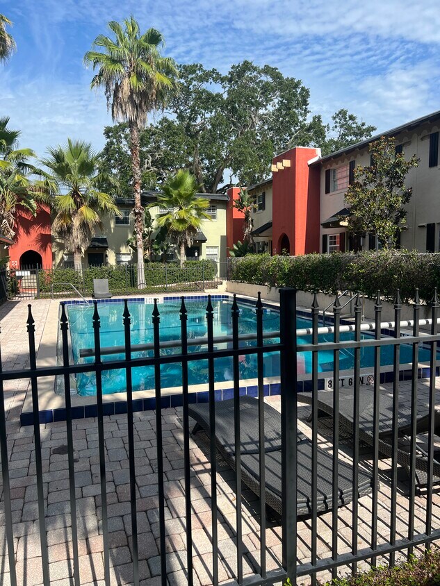 Foto principal - 2501 E Central Blvd