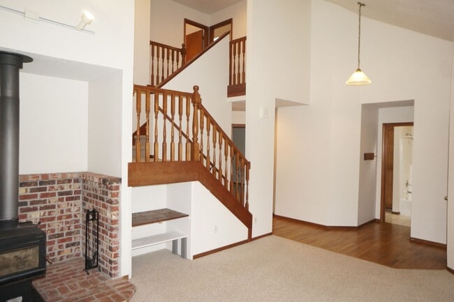 Building Photo - Lake Oswego South Shore Side Traditional