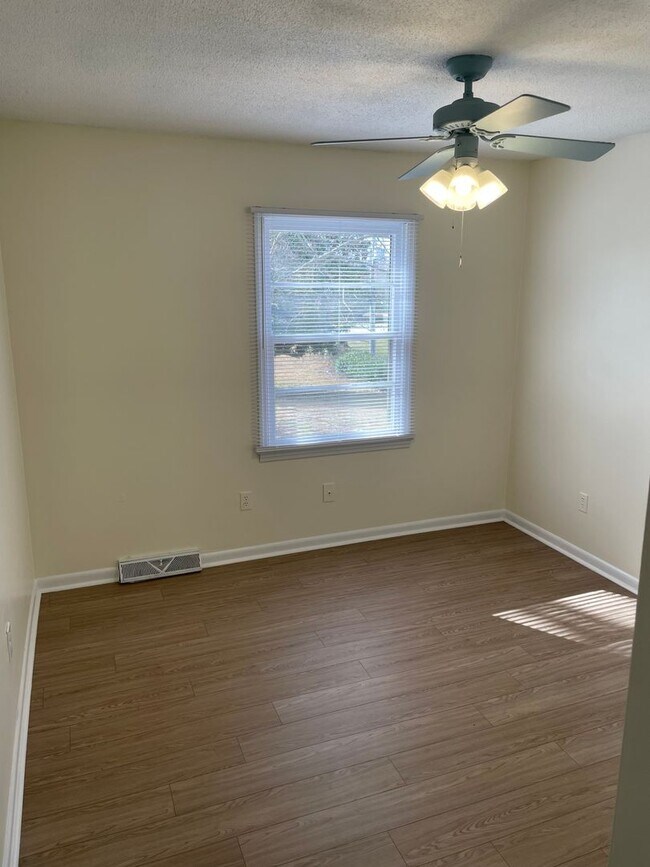 Foto del edificio - HUGE 1.57 acre lot! Great Waxhaw location!...