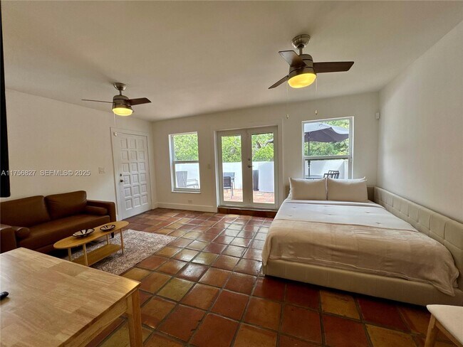 Foto del edificio - 2918 Bird Ave