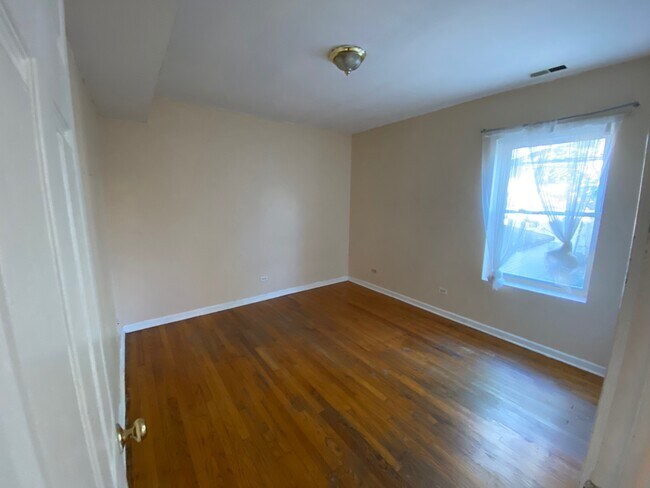 Building Photo - 4423 Lawndale Ave