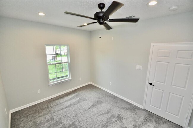 Building Photo - 111 Big Deer Dr