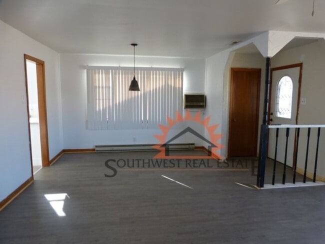 Building Photo - Cute 3 bedroom with a 1 car garage