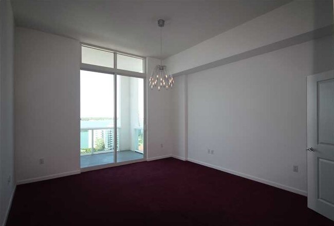 Foto del edificio - 7900 Harbor Island Dr