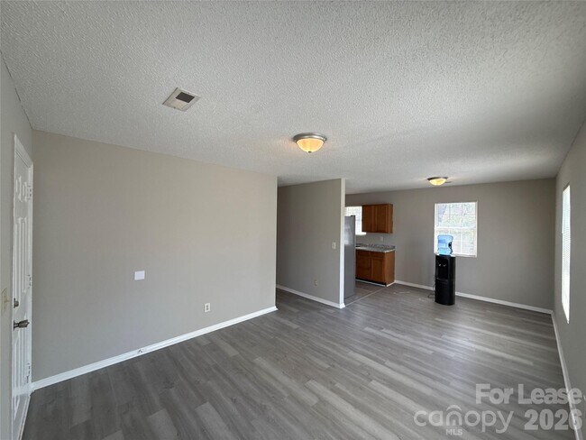 Foto del edificio - 333 E Todd Ln