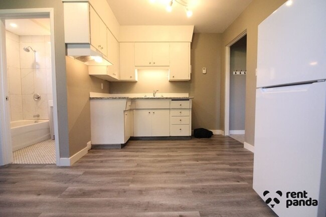 Building Photo - 465 Conmee St