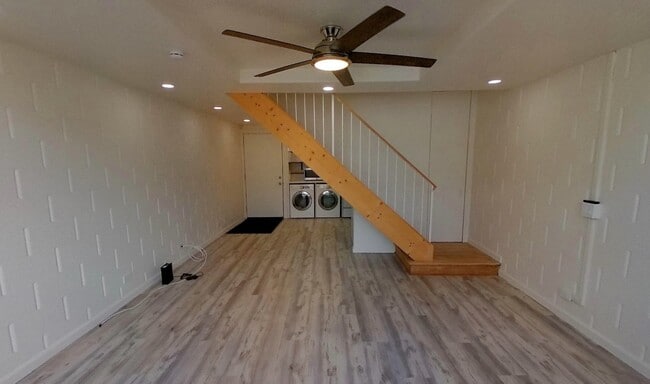 Building Photo - 2 Bed/1 Bath/1 Parking - Washer & Dryer in Unit -Close to Downtown Hon. - Near Busline