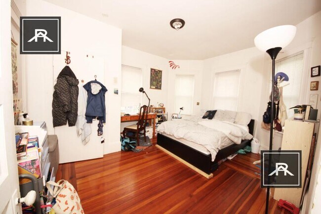Foto del edificio - 4 bedroom in Watertown MA 02472