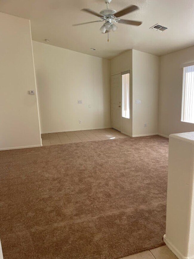 Building Photo - Nice 4bdrm + den in Avondale CWS