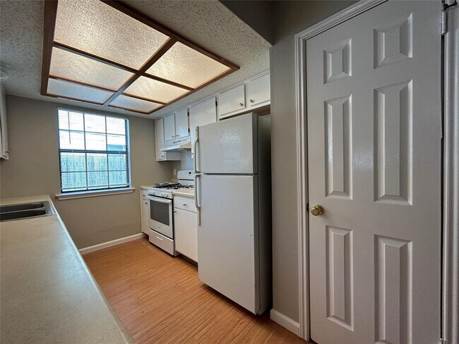 Building Photo - 9305 Kempler Dr