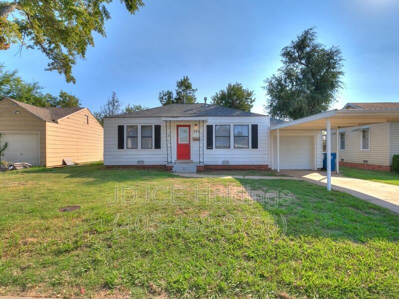 Primary Photo - 204 E Douglas Dr