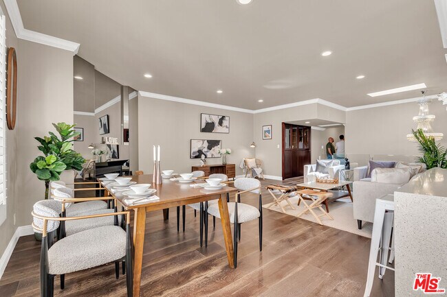 Foto del edificio - 2219 S Bentley Ave