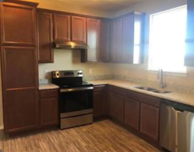 Building Photo - 1300 Hausman Dr