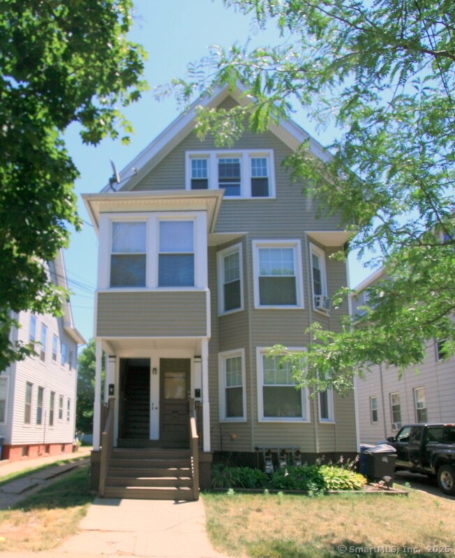 Foto principal - 97 Brownell St