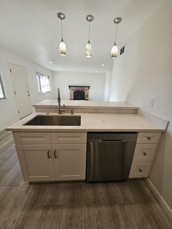 Kitchen + living room - 4380 Diamond St