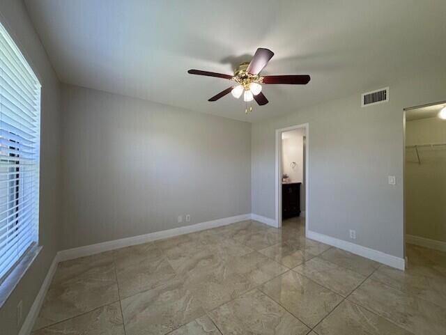 Foto del edificio - 21905 Lake Forest Cir