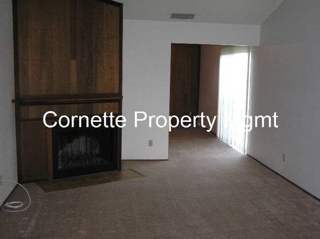 Building Photo - Wonderful 2 bedroom 2 bath duplex is located in Fair Oaks!