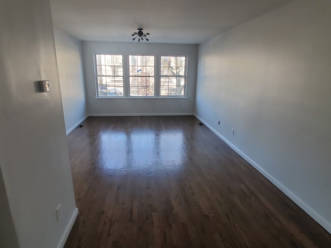 Building Photo - 16 Halleck St