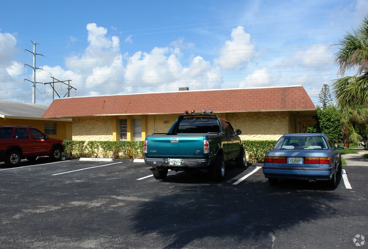 Building Photo - 601 Kathy Ln