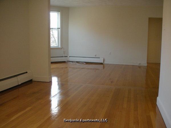 Foto del edificio - 1595 Beacon St
