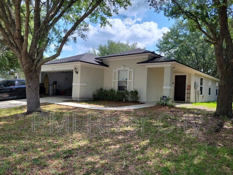 Primary Photo - 2419 Brian Lakes Dr E