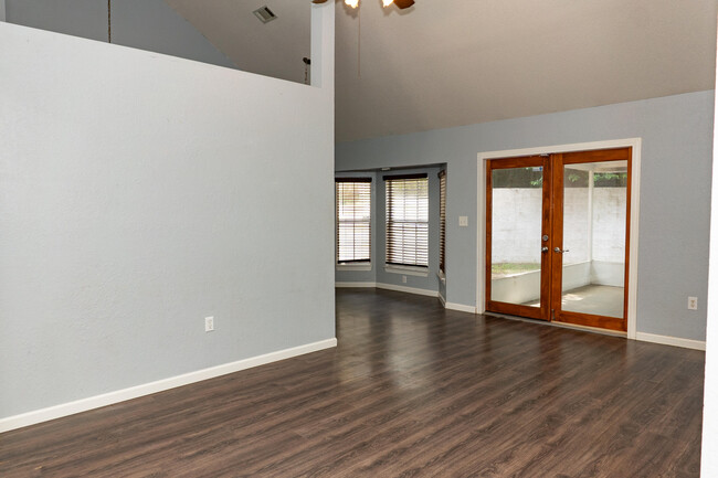 Building Photo - 228 Grand Prix Dr