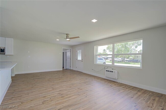 Foto del edificio - 372 Park Ln Dr