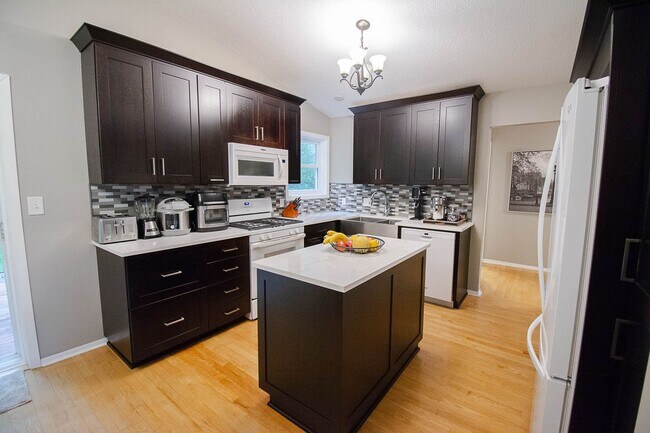 Foto del edificio - 724 20th Ave SW