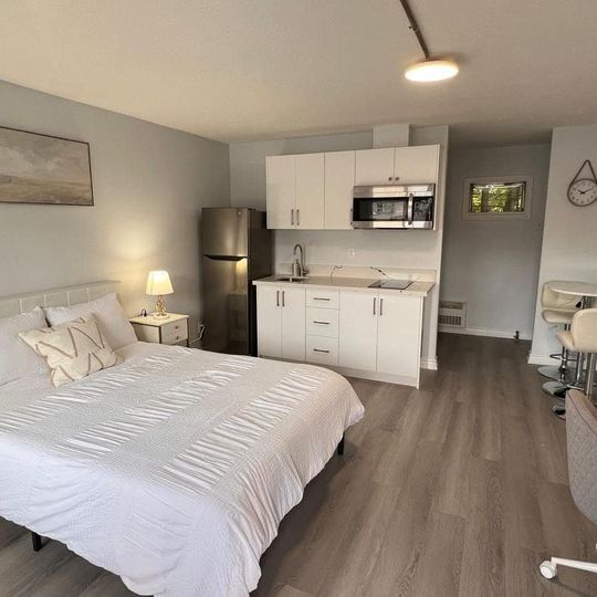 Building Photo - Bachelor Unit for Rent