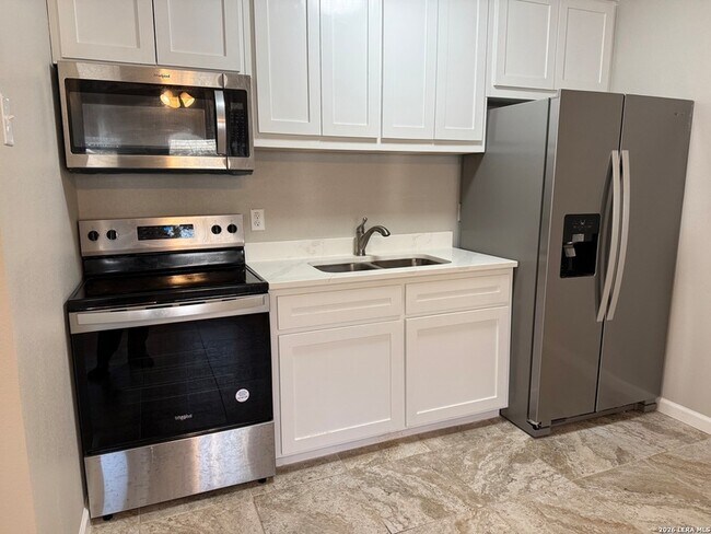 Foto del edificio - 269 E Rosewood Ave