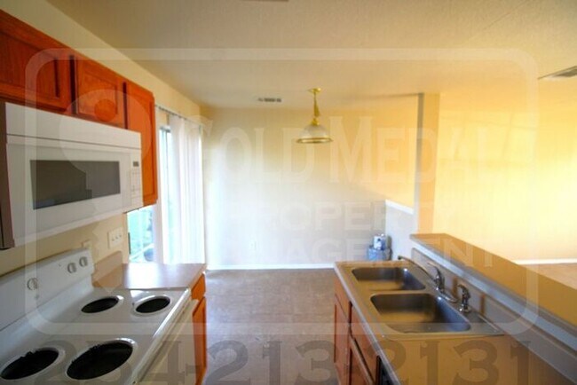 Foto del edificio - 5713 Redstone Dr