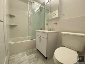 Building Photo - E 16 ST