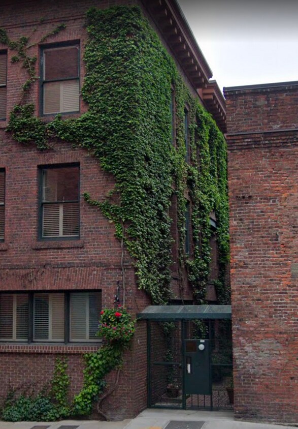 Primary Photo - 611 Post Ave
