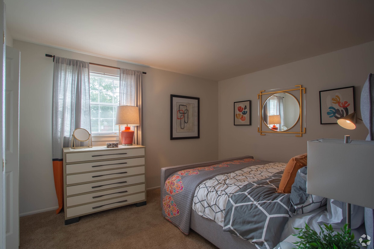 The Landing at Oyster Point 961 Marcus Dr Newport News, VA 23602