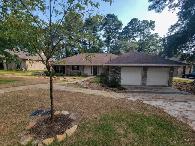 Building Photo - 813 River Oaks Dr