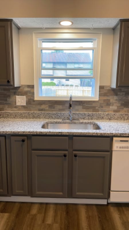 Building Photo - 3824 Longton Dr