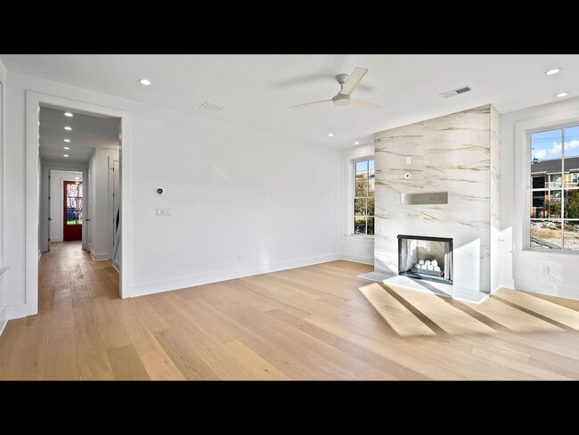 Foto del edificio - NEW CONSTRUCTION 4 bedroom home in Downtown Memphis