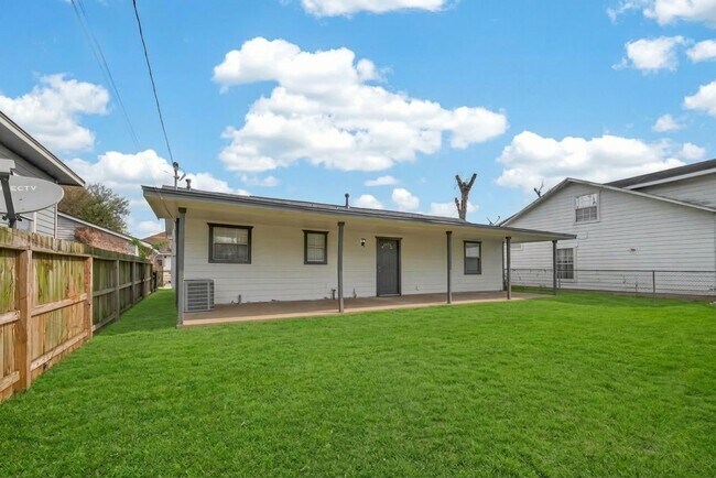 Foto del edificio - 7927 Brays St