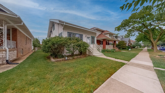 Building Photo - 937 Mapleton Ave