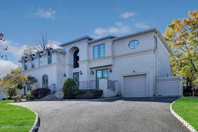 Building Photo - 880 Red Oaks Dr