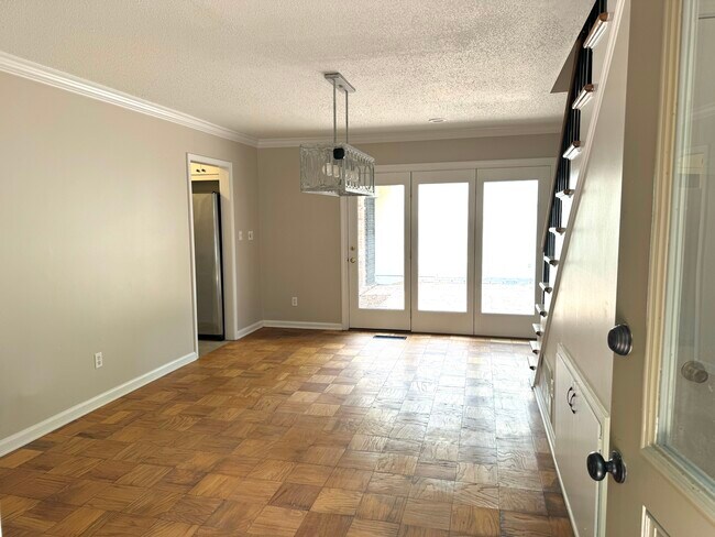 Building Photo - 505 Felder Ave