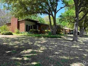 Building Photo - 2400 Martin St