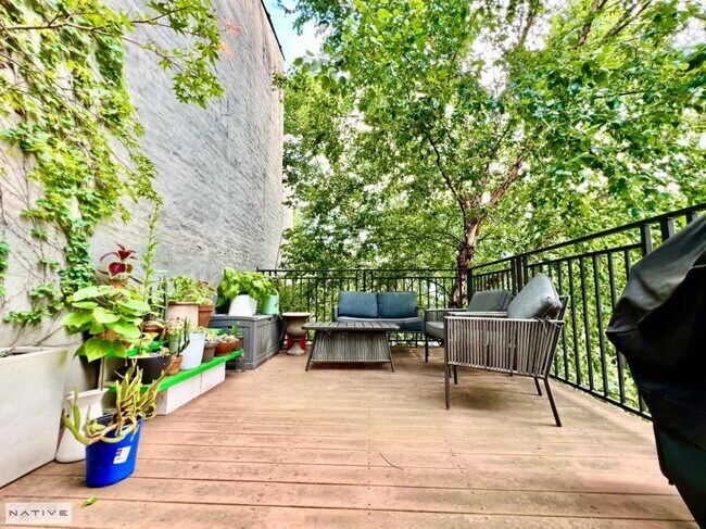 Foto del edificio - 3 bedroom in Brooklyn NY 11222