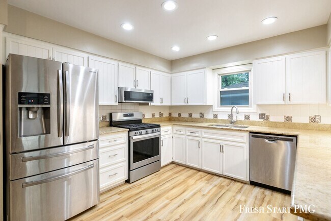 Building Photo - Charming 3-Bedroom Home in Walker – Conven...