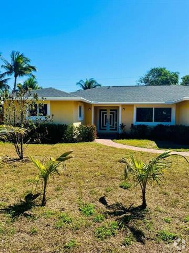 Building Photo - 2826 Floral Rd