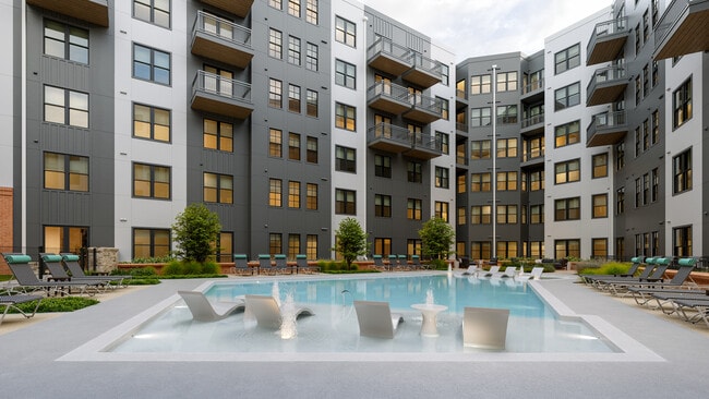 Building Photo - The James on Highland