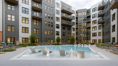 Building Photo - The James on Highland