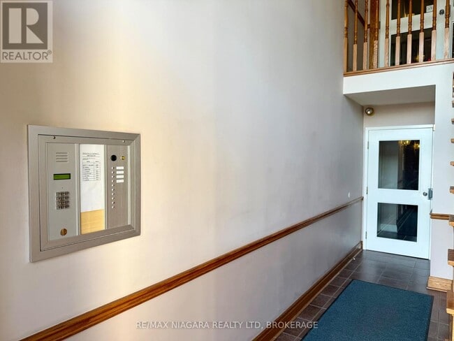 Photo du bâtiment - 6381-6381 Dunn St