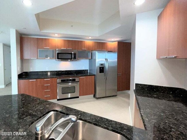 Foto del edificio - 231 Riverside Dr